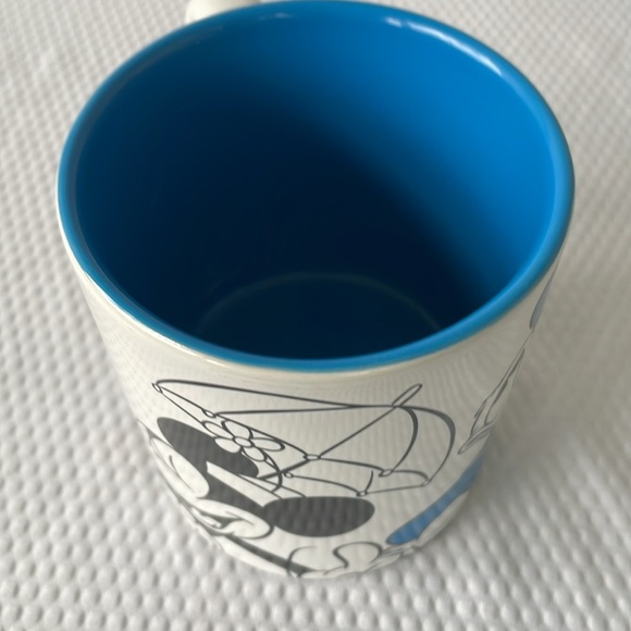 Disney World Mickey Mouse and Friends  16 oz Collectable Mug. - Picture 5 of 6